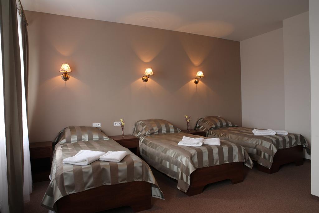 Hotel Stara Fabryka Malogoszcz Quarto foto