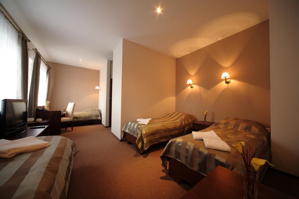 Hotel Stara Fabryka Malogoszcz Quarto foto