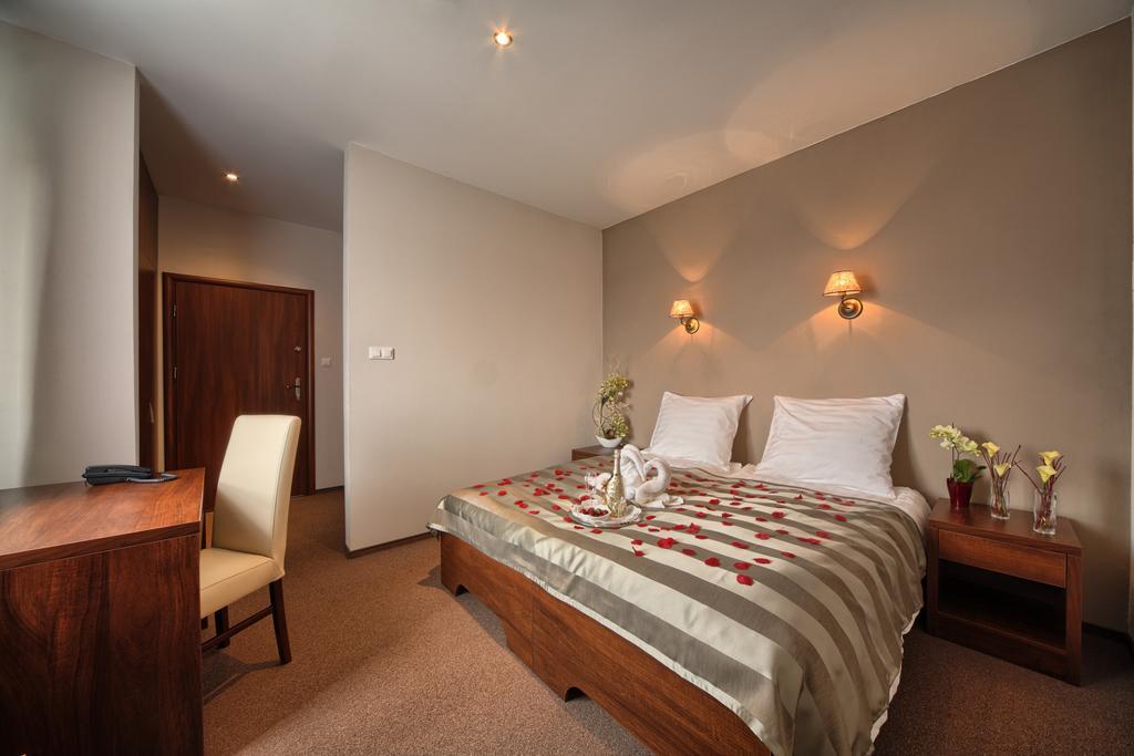 Hotel Stara Fabryka Malogoszcz Quarto foto