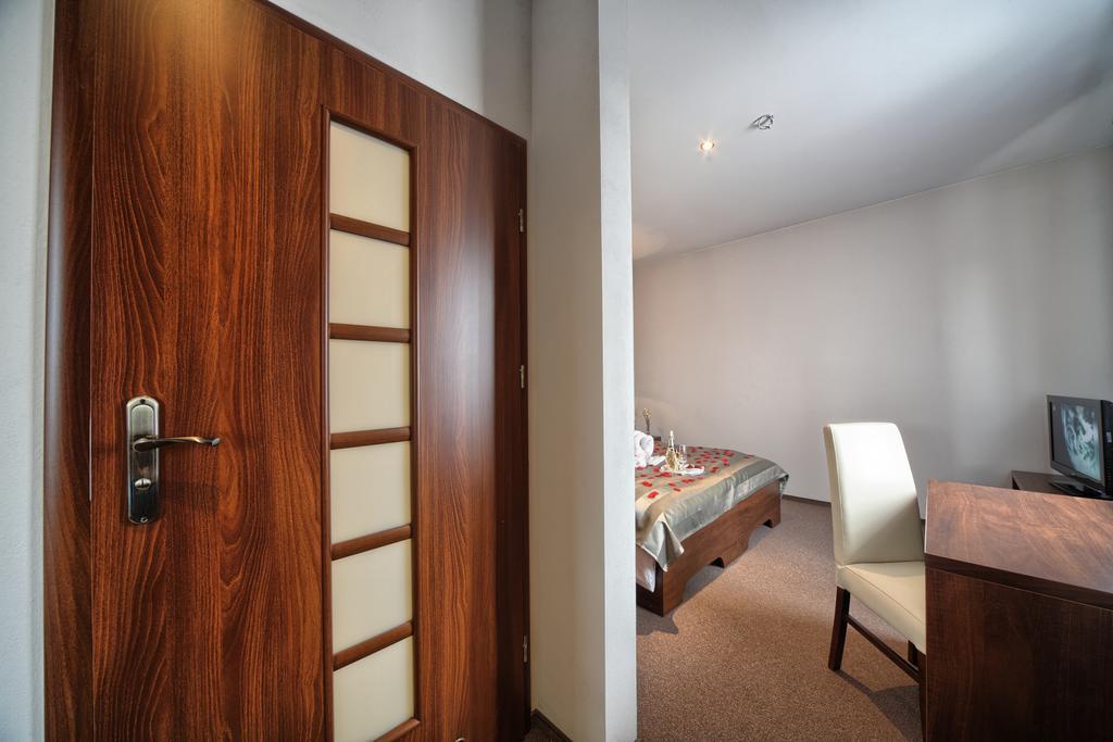 Hotel Stara Fabryka Malogoszcz Quarto foto