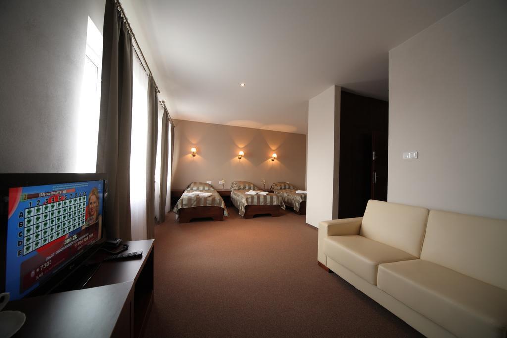 Hotel Stara Fabryka Malogoszcz Quarto foto