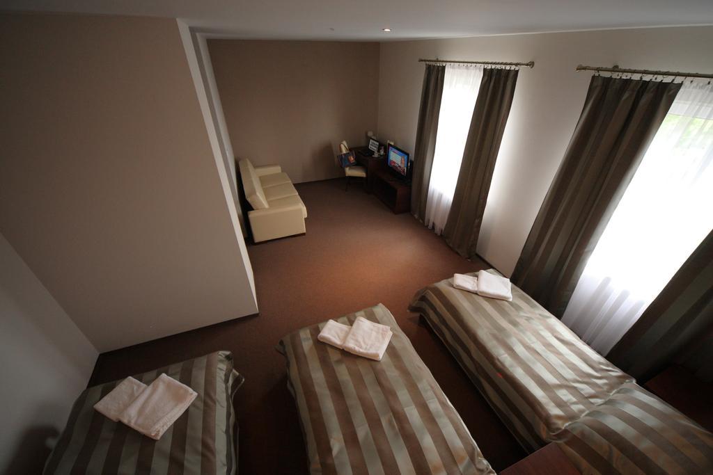 Hotel Stara Fabryka Malogoszcz Quarto foto